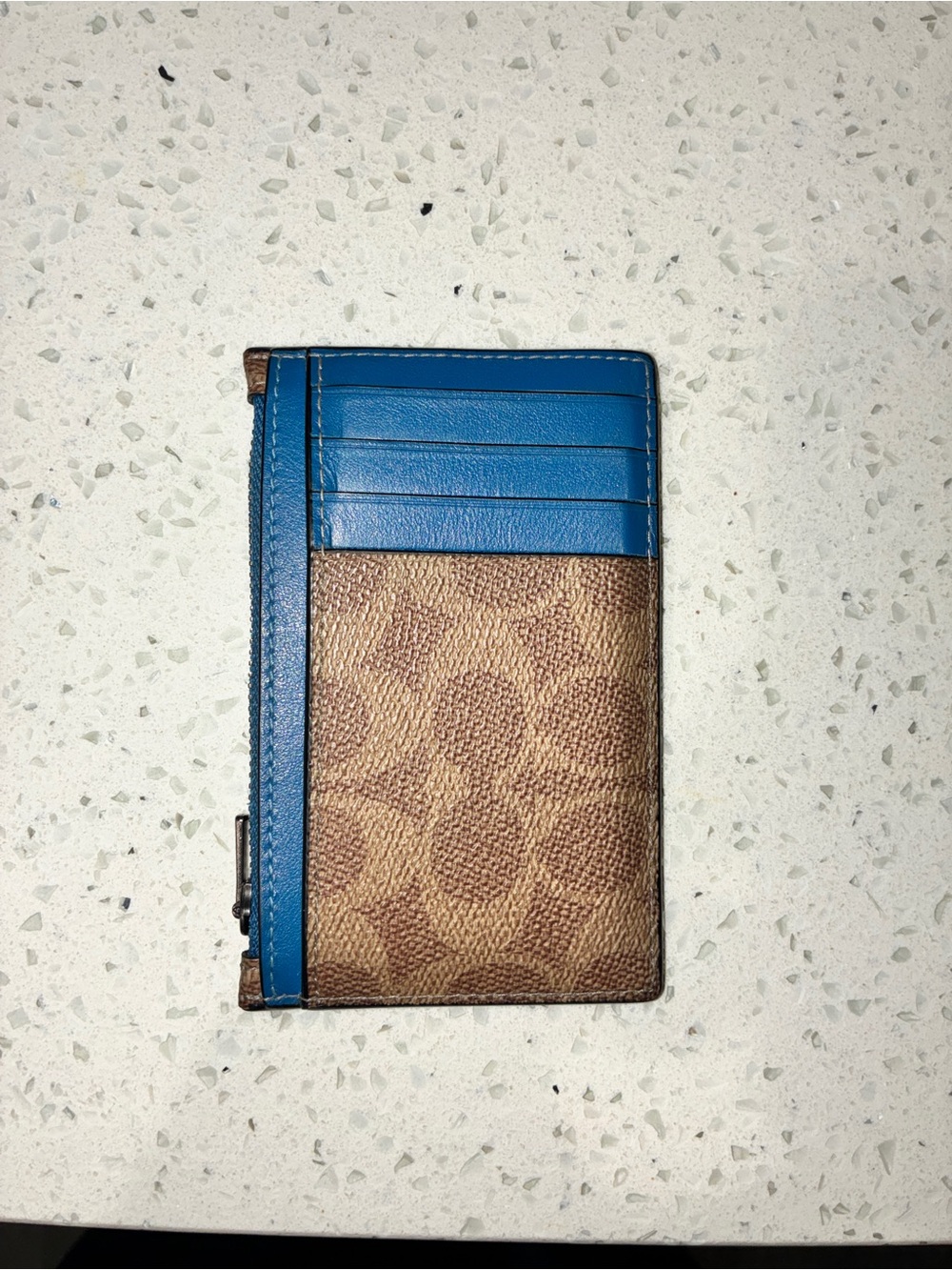 COACH ZIP CARD WALLET
MAHOGANY KHAKI / BLUE
MENS COIN CARD WALLET